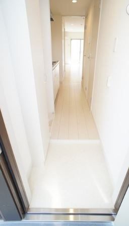 リブリ・すみれ草 玄関