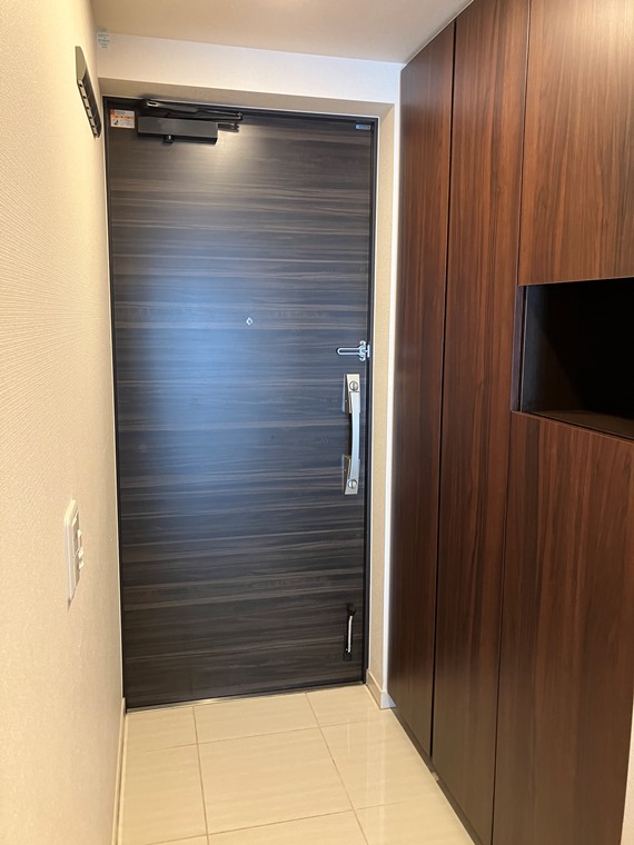 プラウド浦和常盤サンクアージュ 玄関