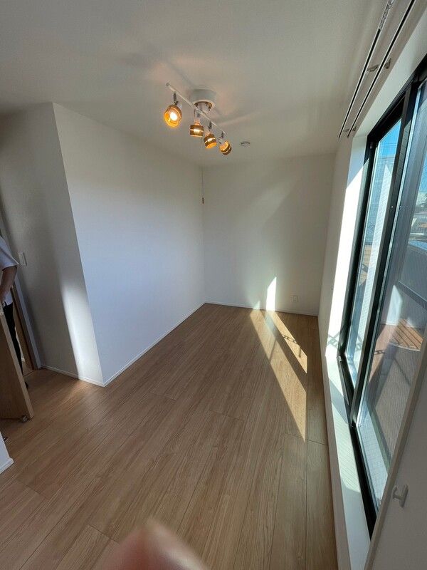 浦和区岸町3丁目戸建て リビング