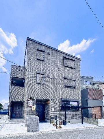 Ｆｉｒｓｔ　Ｌｅａｆ 301号室 外観