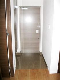 パレ浦和常盤 玄関