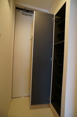 Ebony house 大宮 玄関