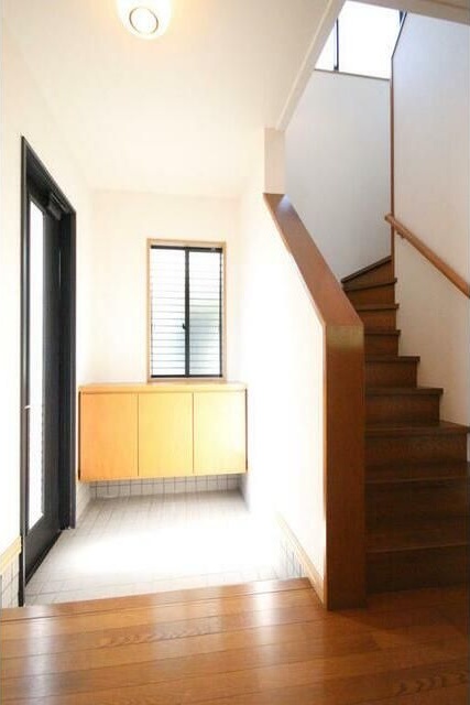 日進町貸家 玄関