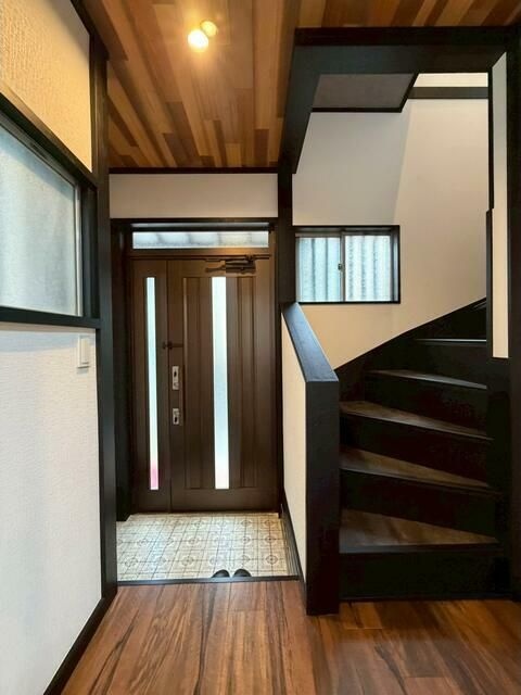 日進町貸家 玄関