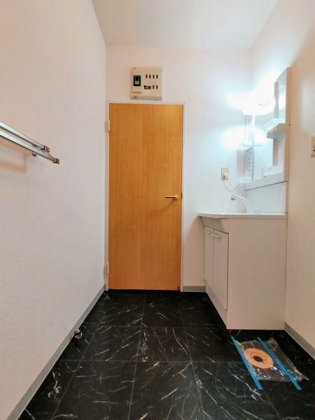 プルミエール本郷Ⅲ 玄関