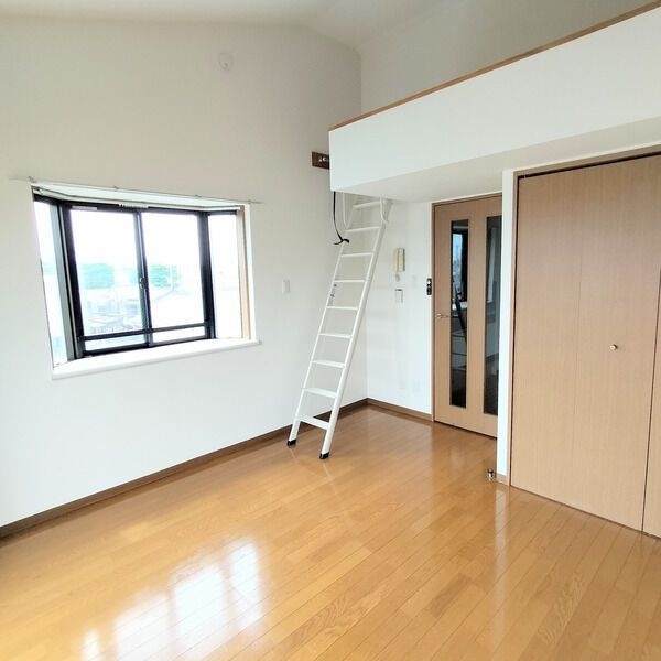 ロイヤルY宮原 ベッドルーム