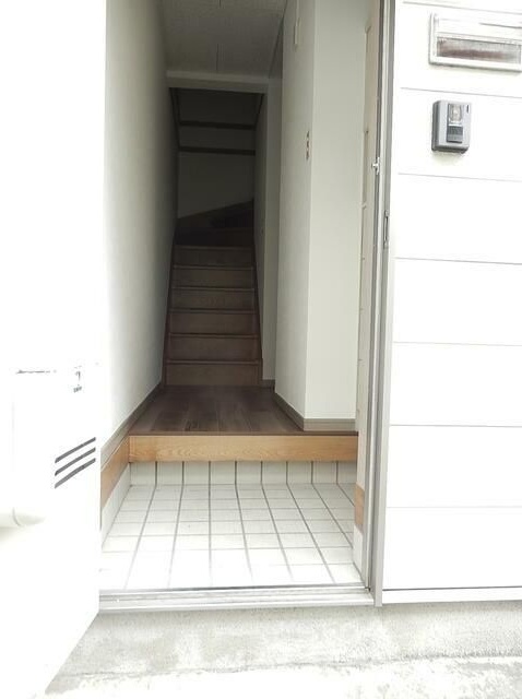 メゾン本町 玄関