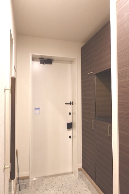 グランレーヴ上小町 玄関