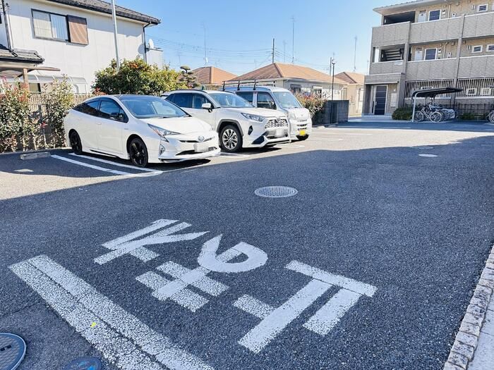 グランシャリオ　Ｅ 駐車場