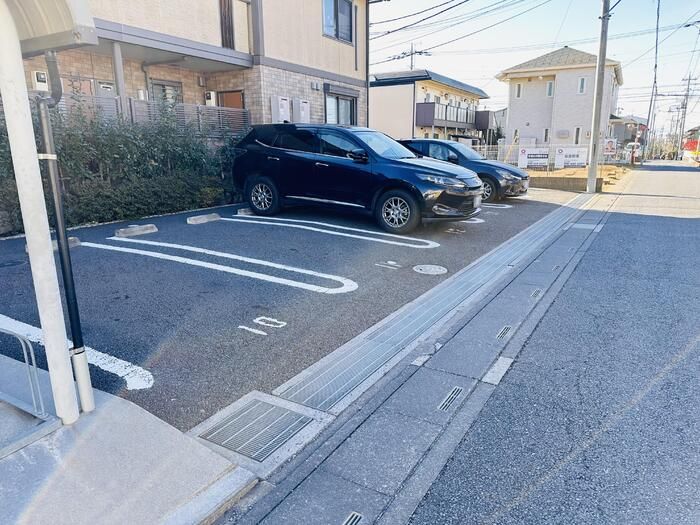 グランシャリオ　Ｅ 駐車場