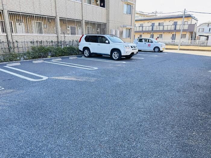 グランシャリオ　Ｅ 駐車場