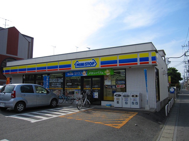 ザ・ウィンベル与野 コンビニ