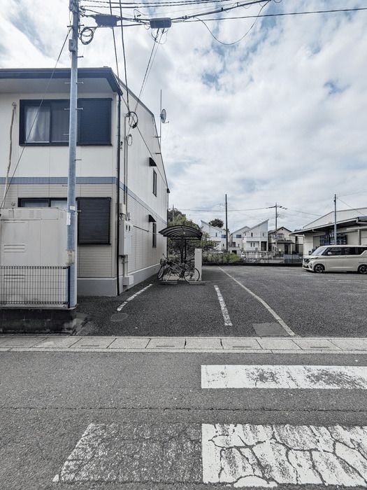 ホワイトハイツ白樺 駐車場