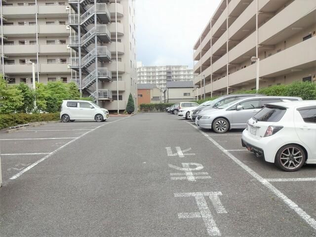 グランドール大宮 駐車場