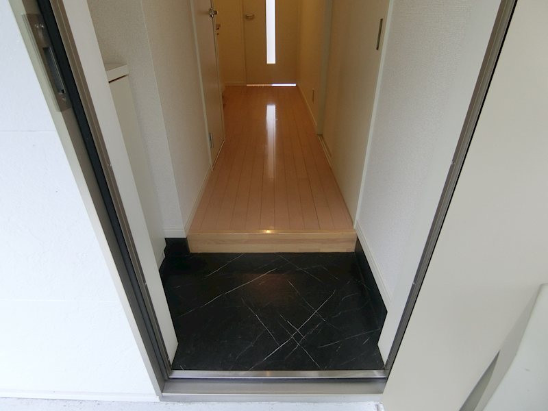Apartment NAKAYA 玄関