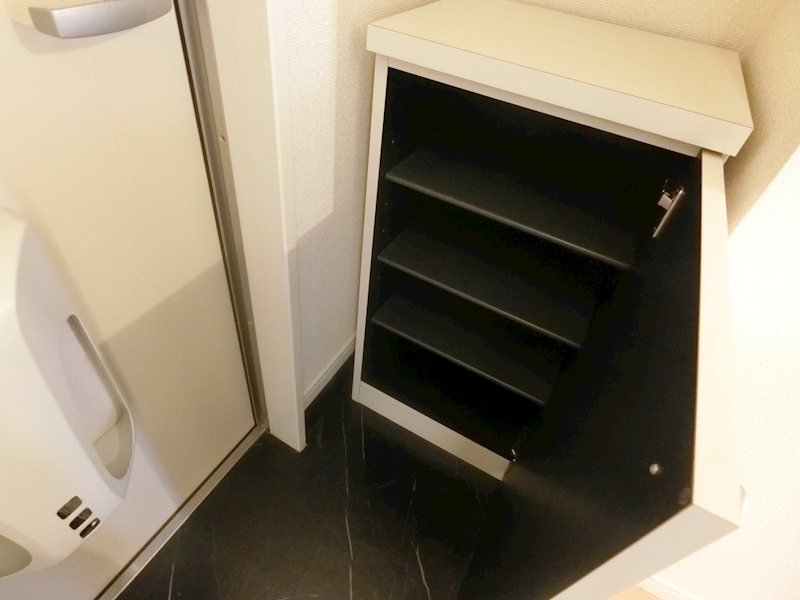 Apartment NAKAYA 玄関
