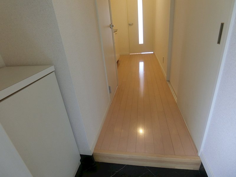 Apartment NAKAYA 玄関