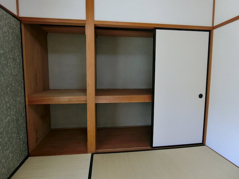 オータム桃山　Ａ棟 収納