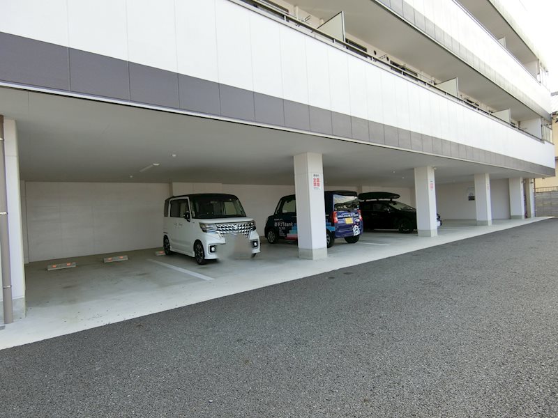 エミネンス 駐車場
