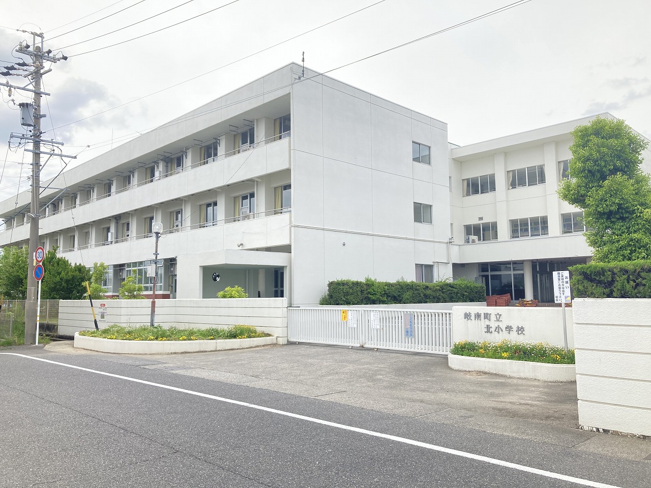 ME MAISON Ginan 小学校