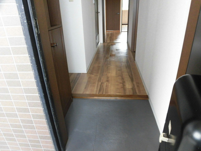 アルトラマンション中垣外 玄関