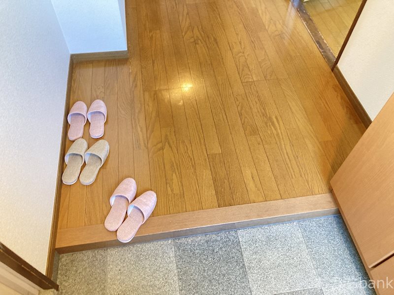 サン・パープル仲家 玄関
