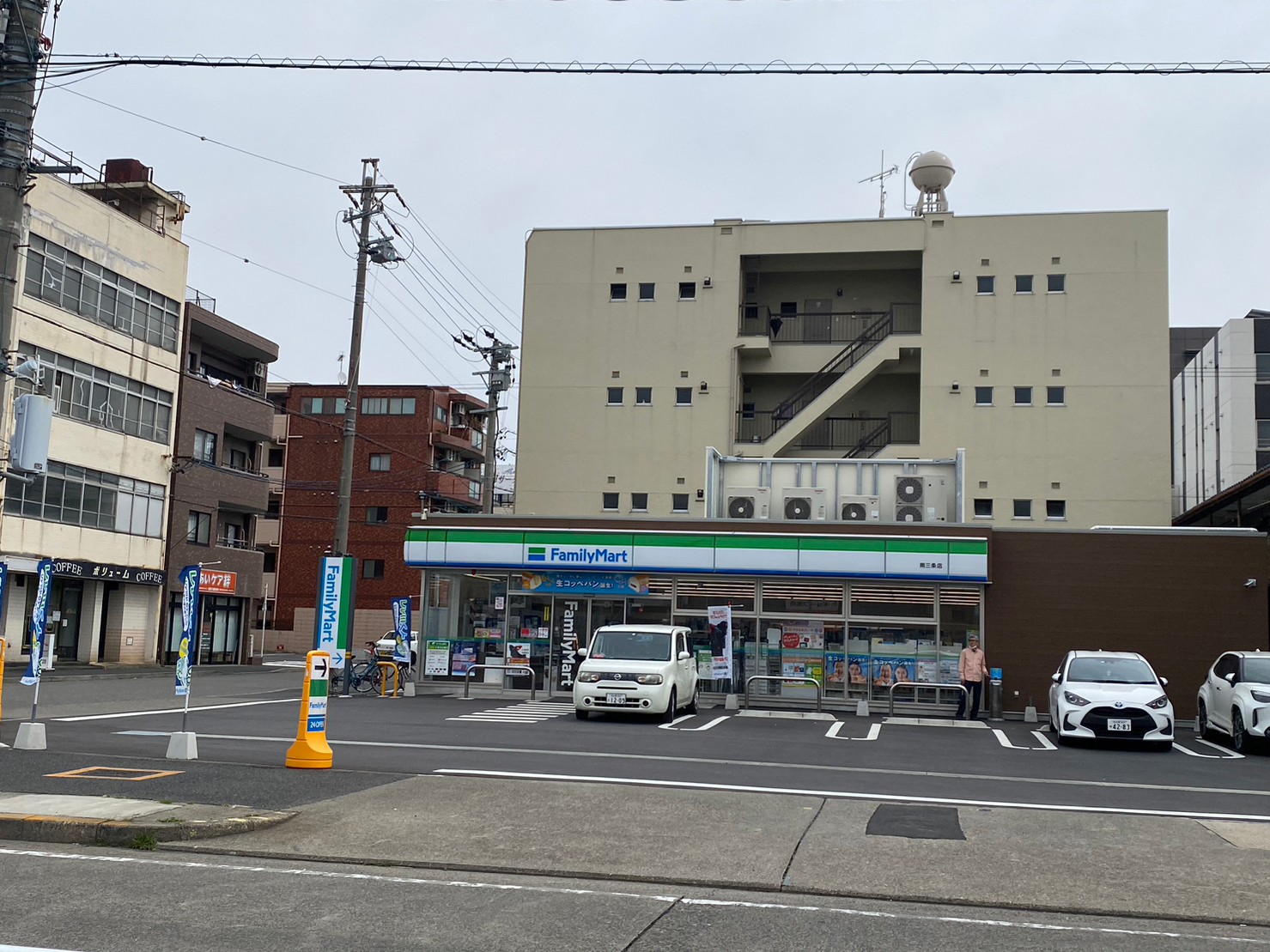 スタジオ12 コンビニ