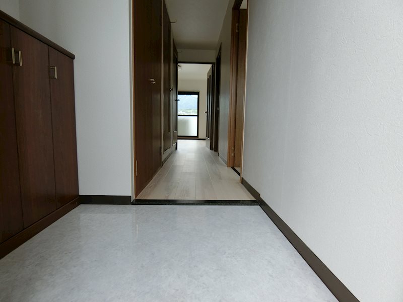 クレイントータス 玄関