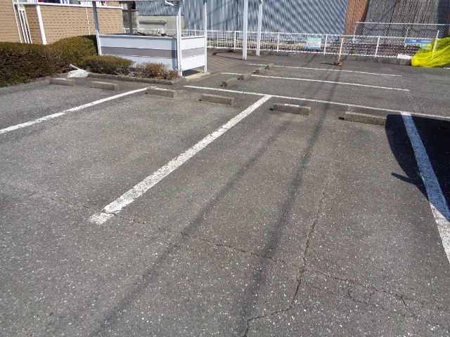 エレガンスながら 駐車場