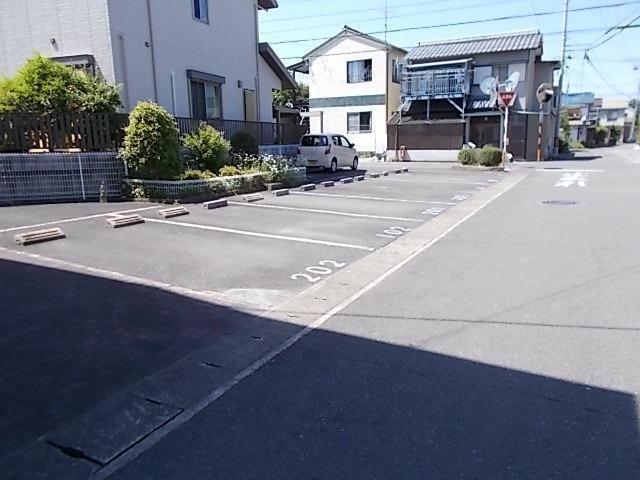 コーポフローラ 駐車場