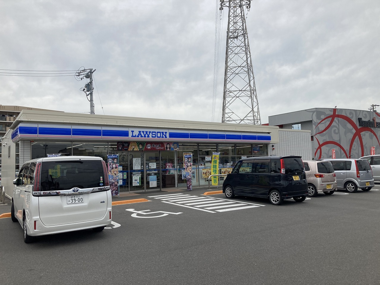 ロイヤルハイツ柳津 コンビニ