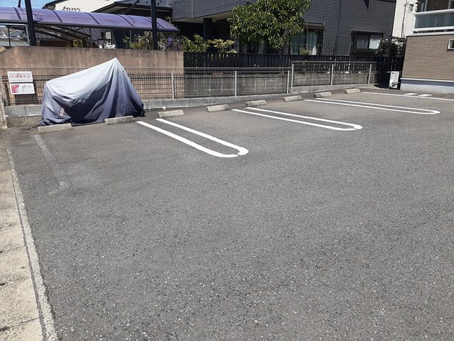 グラース・アンジュ 駐車場