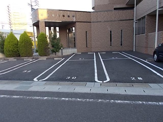 プラウ正木 駐車場