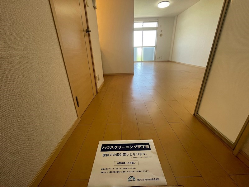 フローラ A 玄関