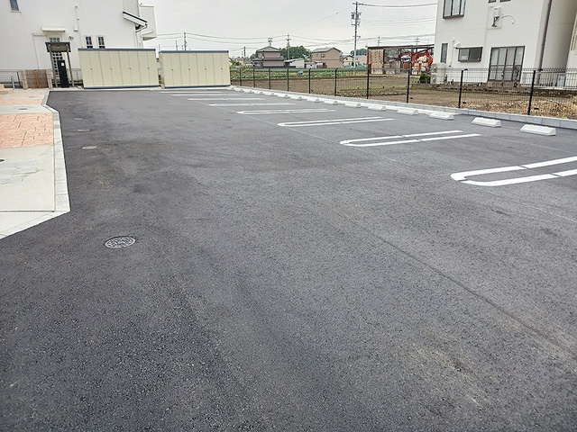 ノース　レジデンス 駐車場