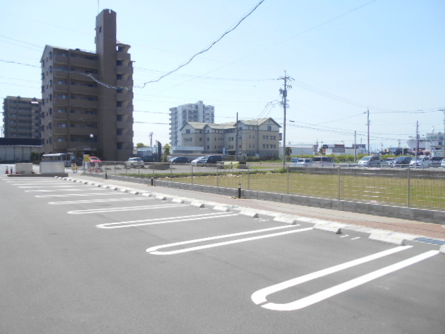 シャルム　ソレイユ 駐車場