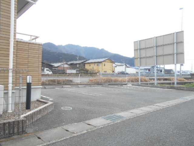 ヘップバーン 駐車場