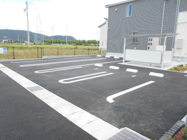 コンフォート下西郷 駐車場