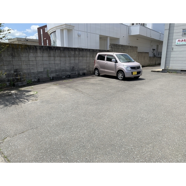 サンアベニュー 駐車場