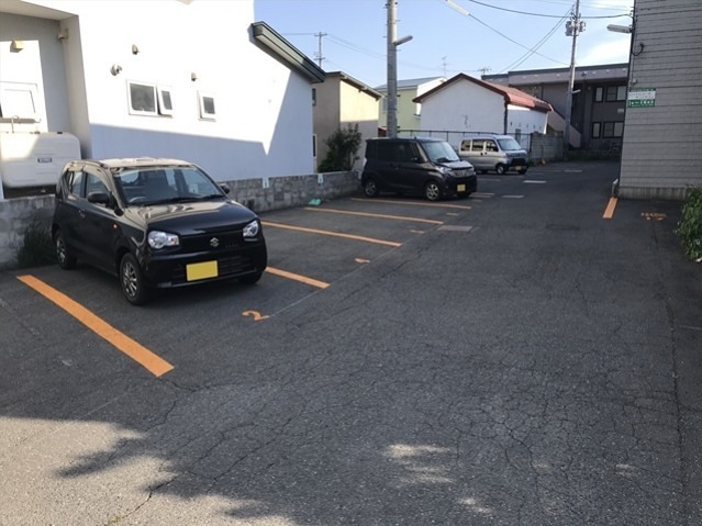 ロイヤルコーポサンシャイン 駐車場