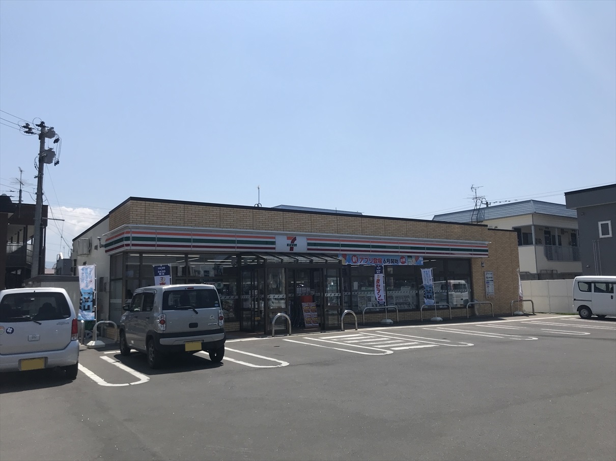 ローズハイツ コンビニ