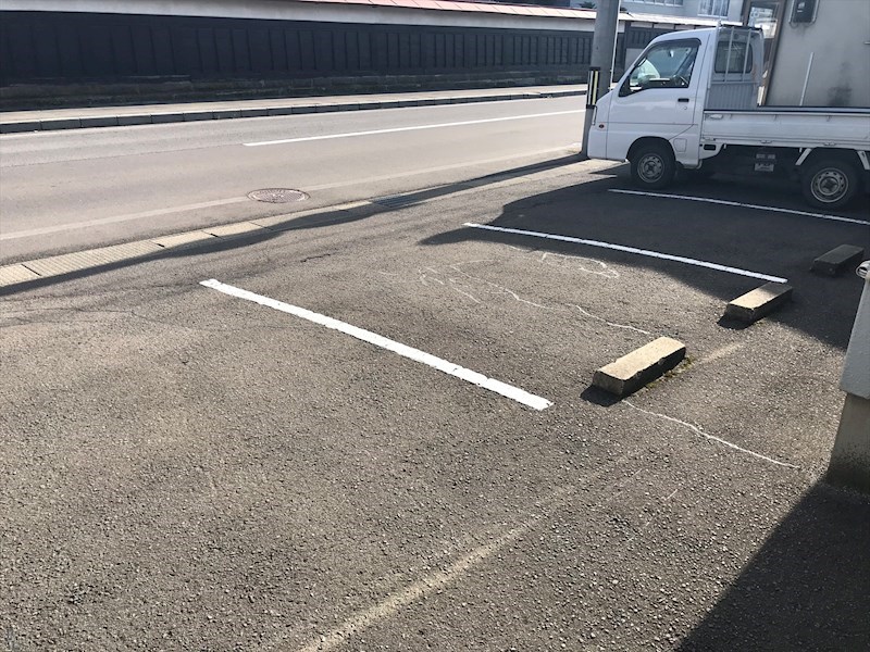 ギャザー７７ 駐車場