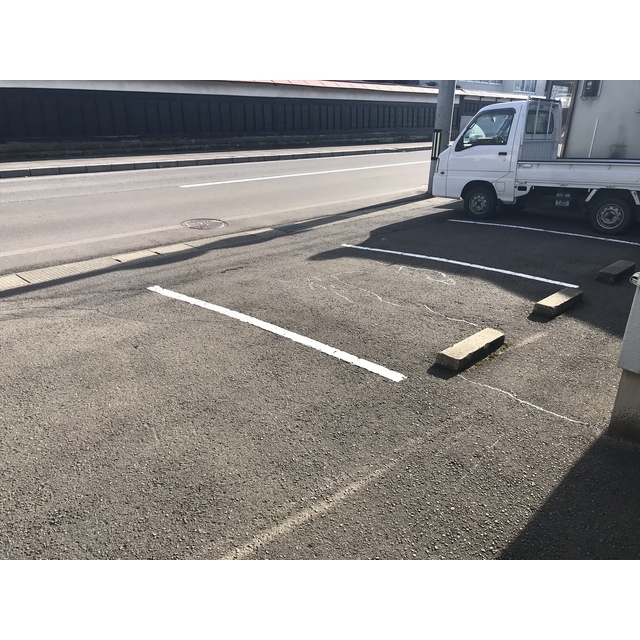 ギャザー７７ 駐車場