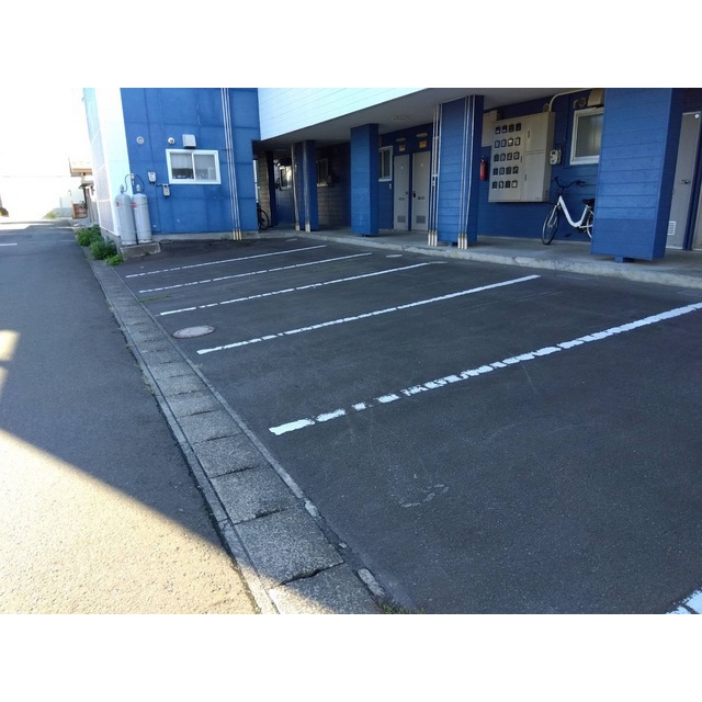 ドミール青山 駐車場