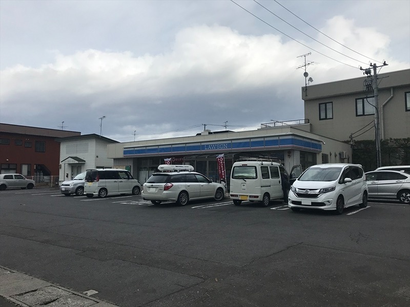 ミーツホイザァ城東Ｂ コンビニ