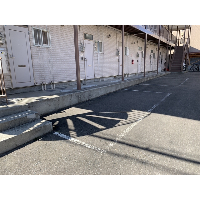 アベニール北園 駐車場