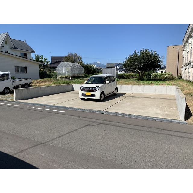 アベニール北園 駐車場