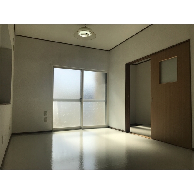 城南佐藤棟割アパート リビング
