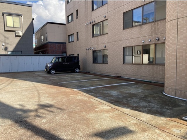 グリーンアイ末広 駐車場