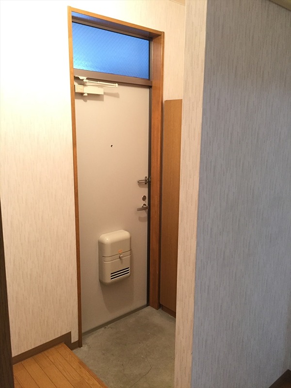 建山ビル 玄関